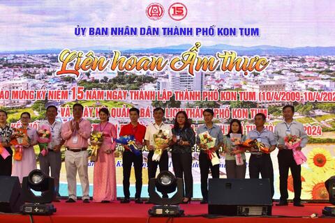 Khai mạc Liên hoan ẩm thực chào mừng kỷ niệm 15 năm Ngày thành lập thành phố Kon Tum
