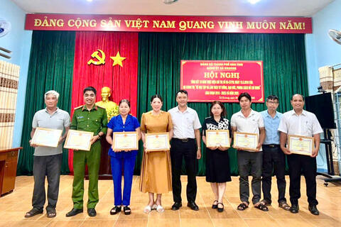 Xã Kroong tổ chức tổng kết 10 năm thực hiện Chi thị số 05-CT/ TW về "Đẩy mạnh học tập và làm theo tư tưởng, đạo đức, phong cách Hồ Chí Minh"
