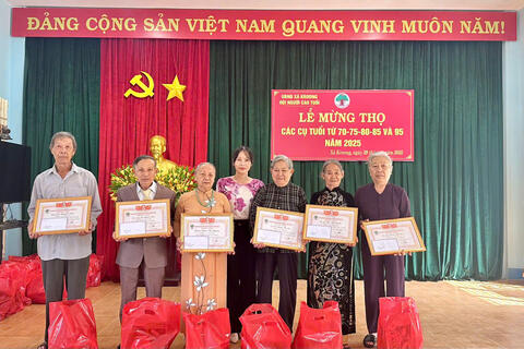 Xã Kroong tổ chức Lễ Mừng thọ, chúc thọ Người cao tuổi năm 2025